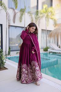 Robe Anarkali longue moderne Rangoli Crush avec sequins et broderies multiples pour mariage, fête, Diwali, bal de promo - Product Image 4