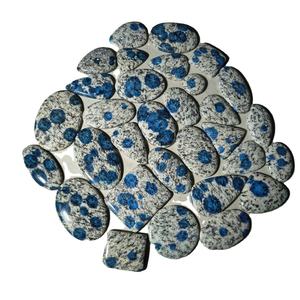 Cabochons de pierres précieuses en turquoise naturelle polie à la main, évalués par des tiers, formes variées, 20-45mm, 6-10g, Aamna Gems – Étonnant et exceptionnel - Product Image 1