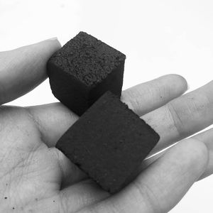 Charbon de bois de qualité supérieure pour barbecue, export, en vrac, emballé pour les acheteurs importateurs mondiaux - Product Image 1