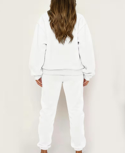 Ensemble de survêtement pour femme de qualité supérieure, confectionné avec un tissu de haute qualité, coupe confortable, coutures durables et construction douce, idéal - Product Image 5