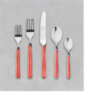 Ensemble de couverts minimalistes avec manches en plastique rouge, finition miroir haute brillance, en acier inoxydable, passe au lave-vaisselle, pour les occasions de mariage - Product Image 1