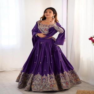 Conjunto de Lehenga Choli y Dupatta VASTRA COTTAGE Chinon, Semibordado, Color Morado con Lentejuelas y Encaje, Ropa Étnica para Mujer - Product Image 1