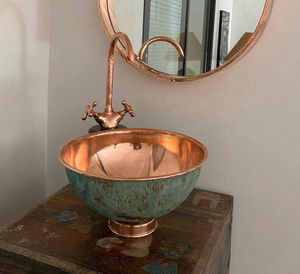 Lavabo artisanal en cuivre fait à la main pour projets d'aménagement intérieur de salle de bain sur mesure, solutions de décoration intérieure de luxe haut de gamme - Product Image 1