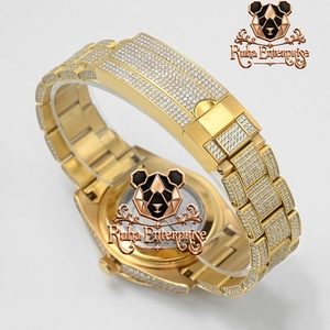 Reloj de Cuarzo Plateado Sofisticado RUHA con Marcadores de Hora en Relieve, Bisel con Cristales y Brazalete Contorneado con Día/ Fecha - Product Image 6