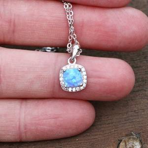 Pendentif en opale bleue vintage, argent sterling, pierre de naissance d'octobre, bijou artisanal, cadeau élégant pour elle - Product Image 4