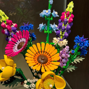 Bouquet de fleurs en blocs de construction 10313, compatible avec les pièces Legoed, adapté aux cadeaux de Noël, 939 pièces - Product Image 2