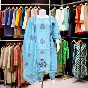 Atractiva muselina de seda con bordado y espejo Kurti Pant y Dupatta fabricante de India - Product Image 1