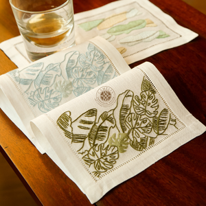 Servilleta de cóctel bordada con ramas de olivo, artística y duradera, estilo clásico para cenas de lujo. - Product Image 1
