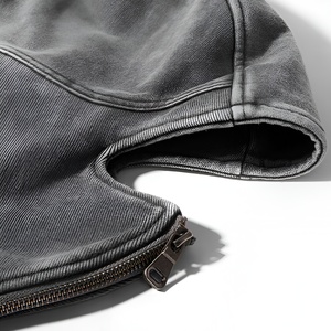 Hoodie futuriste à coutures structurées, silhouette techwear audacieuse, style minimaliste cyber streetwear, coupe oversize. - Product Image 5