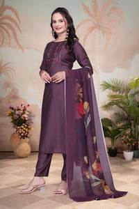 Conjunto Completo de Kurta, Pantalón y Dupatta de Viscosa Morada para Mujer, Disponible en Stock, Manga Tres Cuartos, Largo hasta la Pantorrilla, Estilo Tradicional - Product Image 4