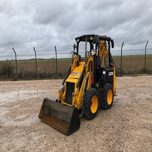 Retroexcavadora JCB 1CX 4x4, Máquina Compacta para Construcción y Agricultura, Sistema Hidráulico Potente, Motor, Caja de Cambios, Funciones Digitales - Product Image 4