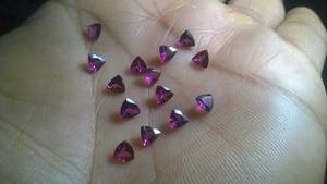 Piedras Preciosas Sueltas de Granate Rodolita con Corte Trillón Facetado Natural para la Fabricación de Anillos y Pendientes, Compra en Línea Directamente del Proveedor - Product Image 4