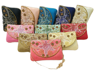 Pochette de soirée en soie brodée de fleurs faites à la main avec chaîne, forme demi-lune, pour les soirées - Product Image 1