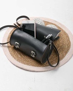 Bolso de Hombro Tipo Barril Redondo Pequeño, Bolso Cruzado de Cuero con Cierre de Cremallera, Hecho en Pakistán, Estilo Cilindro Circular, LBB-0025B - Product Image 6