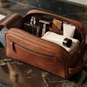 Sac de toilette en cuir véritable fait main, organiseur de cosmétiques, adapté aux hommes et aux femmes voyageurs, en vente à prix réduit. - Product Image 3