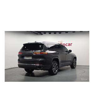 Jeep Cherokee L 3.6 Overland 2022/11 con Asientos de Cuero, Caja de Cambios Automática, Cámara Trasera, 34,696 km, Volante a la Izquierda - Product Image 2