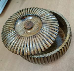 Boîte à roti en bois de qualité supérieure avec rangement artisanal pour chapati en bois de Sheesham naturel – Fournisseur en gros pour cuisine et table à manger - Product Image 2