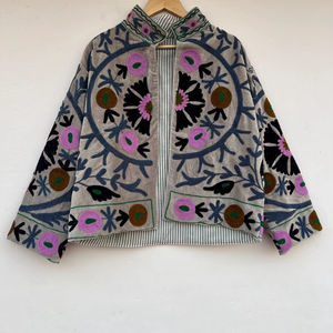 Manteau de mariage fait main pour festival |   Manteau d'hiver en velours Suzani à motif floral Duster pour festivals et mariages |   Bomber brodé - Product Image 1