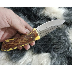 Cuchillo de cocina artesanal tipo raspador con mango de resina y funda de cuero - Product Image 2