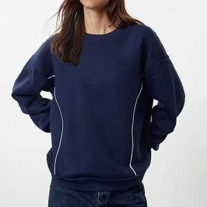 Sudadera de mujer de cuello redondo, forro polar suave, manga larga, estilo casual, cómoda y acogedora, ropa de otoño de ajuste holgado - Product Image 1