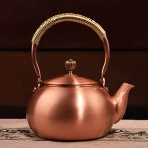 กาต้มน้ำทองเหลืองทำมือสำหรับเสิร์ฟชา กาแฟ หม้อโลหะตกแต่งสำหรับบ้าน ห้องรับประทานอาหาร ห้องครัว จัดแสดง ขายส่ง ส่งออกอินเดีย - Product Image 3