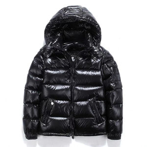 Veste matelassée en duvet de haute qualité avec logo personnalisé OEM, veste épaisse à capuche tendance pour homme, veste bomber d'hiver personnalisée, veste matelassée brillante pour homme - Product Image 6