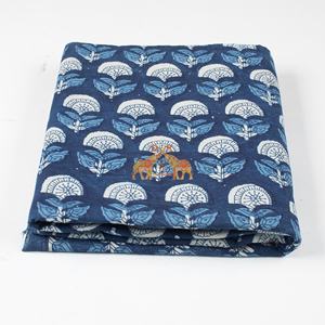 Tissu en coton indigo bleu imprimé au bloc, fait main en Inde, qualité supérieure, vendu au mètre pour la confection de robes et de kimonos - Product Image 6