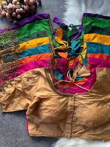 คอลเลคชั่นเสื้อผ้าไหมพัตตูแบบใหม่ พร้อมงานปักมือแบบอารี แขนยาว ทรงเข้ารูป บุหลังด้วยดอริ ผลิตโดยผู้ผลิตจากเมืองสุรัต - Product Image 3