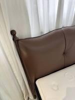 Base de Cama Moderna Tapizada en Cuero Marrón con Cabecera Acolchada, Plataforma de Madera Sólida, Colchón de Espuma, Muebles de Dormitorio