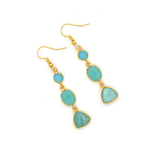 Pendientes Colgantes Bohemios Hechos a Mano con Flores y Múltiples Piedras Preciosas |   Calcedonia Azul Aqua Amazonita |   Chapado en Oro de 18K Sin Níquel - Product Image 2