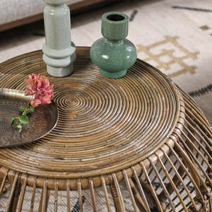 Mesa de Centro Redonda de Ratán Estilo Boho Moderno Hecha a Mano con Tapa de Vidrio para Sala de Estar o Espacios de Descanso - Product Image 5
