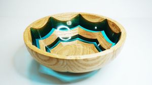 Tazón de madera con resina epoxi de primera calidad, diseñado para una experiencia de servicio elegante y decoración interior, fabricado por Apex Align. - Product Image 2