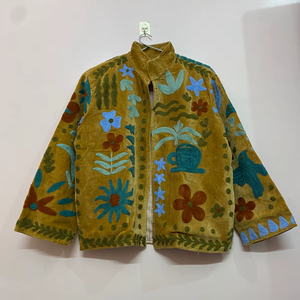 Chaqueta de invierno de terciopelo de algodón boho bordada Suzani, chaqueta étnica de diseñador para mujer, chaqueta artesanal hecha a mano para el invierno - Product Image 1