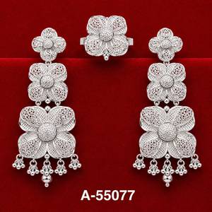 Pendientes de Lujo Chapados en Oro con Colgantes de Cuentas de Coral en Forma de Corazón A-55074 - Product Image 4