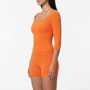 Ensemble de vêtements de sport pour femmes, tenue de fitness et yoga, nouveau style 2026, col rond, short et haut à col rond - Product Image 3