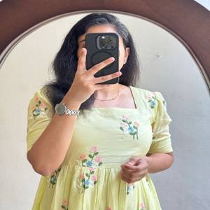 VASTRA COTTAGE Kurti de Algodón Chanderi para Mujer, Bordado Floral Tradicional, para Fiesta o Boda, con Cuello Único y Patrón de Mangas Elegante - Product Image 4