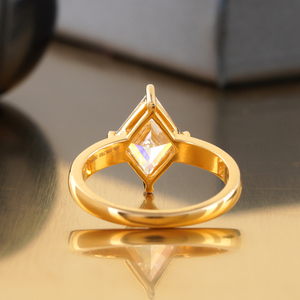 Anillo Solitario de Corte Kite de 2.06 CT, Cultivado en Laboratorio, Oro Amarillo de 18K, Joyería Moderna de Compromiso, Claridad VS1, Corte VVS2, Oro Blanco - Product Image 4