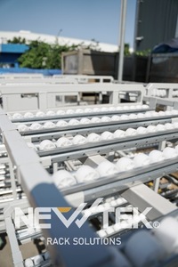 รถเข็นแพลตฟอร์มสีเงินเคลือบผง รับน้ำหนัก 300 กก. ผลิตในเวียดนาม วัสดุอลูมิเนียมอัลลอยด์ รับผลิตตามแบบ OEM สำหรับขนส่งสินค้า - Product Image 3
