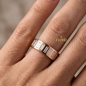 Anillo de Eternidad con Corte Baguette en Oro de 18K, Anillo de Boda de Diamantes de Lujo, Anillo de Aniversario de Diseño - Product Image 3