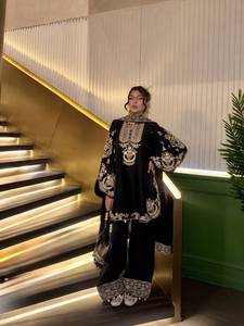 Ensemble prêt-à-porter entièrement cousu en crêpe français avec broderie Zari et dentelle à pompons, comprenant un haut et un pantalon palazzo avec dupatta. - Product Image 1