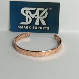 Brazalete Magnético Ajustable de Cobre con Patrón Grabado, Tradicional, Ligero, Energía Curativa, Kada de Cobre Unisex Hecho a Mano - Product Image 4