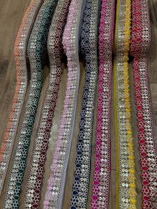 Borde de encaje Zari con trabajo de espejo hecho a mano en India, cinta decorativa multicolor para sari y dupatta al por mayor - Product Image 4