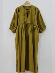 Robe maxi en coton uni vert olive bohème avec col noué et manches bouffantes, coupe ample, style décontracté pour le printemps, pour femmes - Product Image 4