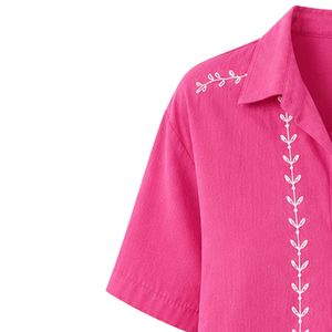 Camisa Corta Bordada Rosa Intenso Personalizada para Mujer, Blusa Casual de Verano con Botones y Manga Corta, Top de Moda con Logotipo Personalizado en Mezcla de Lino - Product Image 3