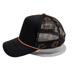Gorra Trucker Negra Moderna con Malla Trasera Ajustable, Transpirable, con Cierre a Presión, para Uso Casual al Aire Libre, Diseño Único y Elegante - Product Image 1