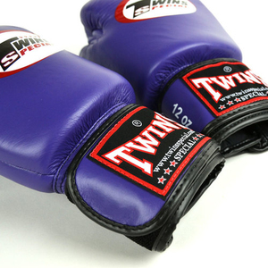 Gants de boxe violets en cuir à lacets, respirants, pour entraînement et sparring professionnel, avec logo personnalisé - Product Image 3