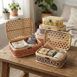 Caja de Regalo Rectangular de Bambú Tejida a Mano, Organizador de Joyas Decorativo de Bambú con Cierre Metálico - Product Image 4