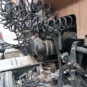 รถหัวลากมือสอง DE G/ter ยูโร 3 6x4 เครื่องยนต์ดีเซล Weichai พวงมาลัยซ้าย ระบบกันสะเทือนแบบลม รถบรรทุกหนักสำหรับขนส่งในงานเหมือง - Product Image 4