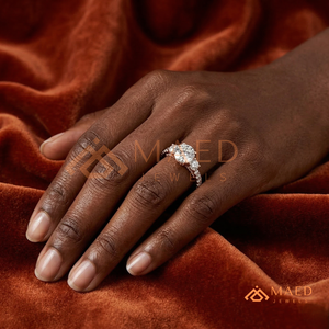 Anillo de Moissanita de Tres Piedras en Oro Rosa de Ley 925 Personalizado, Chapado en Oro Blanco, Corte Redondo Graduado, Anillo de Aniversario, Joyería Nupcial - Product Image 4