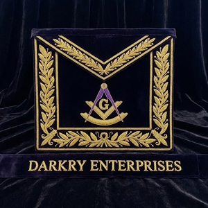 Tablier maçonnique personnalisé fait main en velours violet avec broderie fil doré, compas carré et équerre, insignes de maître maçon, artisanat de qualité - Product Image 1